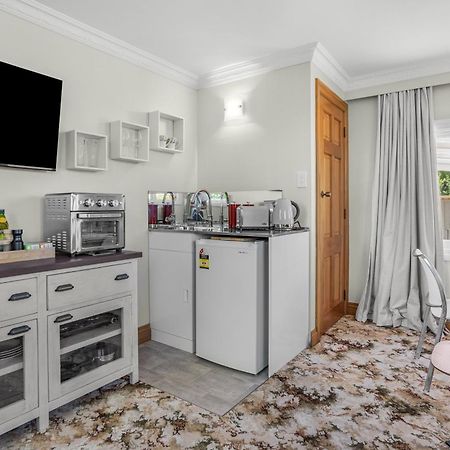 Farley Avenue Turret & Lounge Apartment Greytown Bagian luar foto