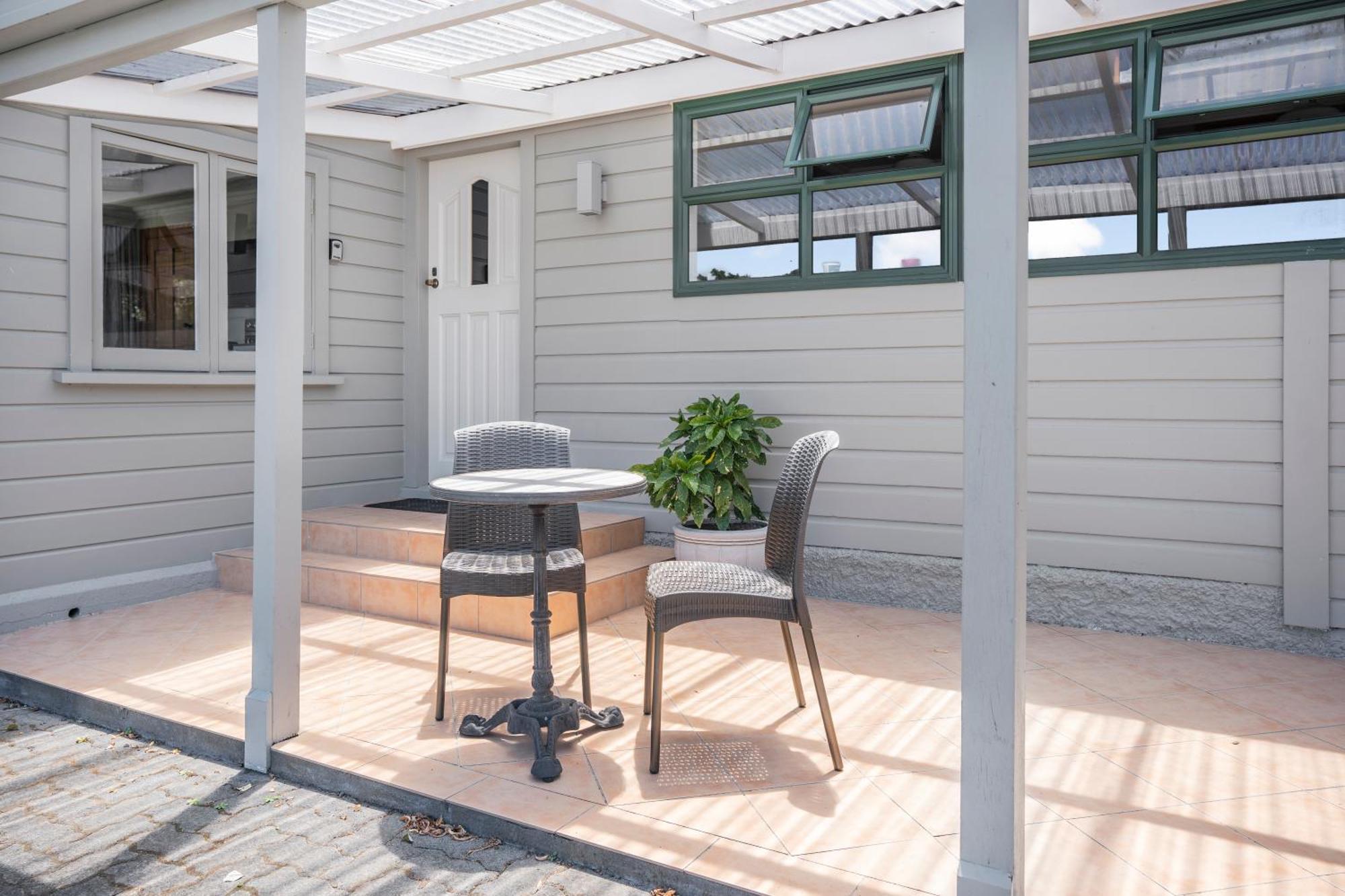 Farley Avenue Turret & Lounge Apartment Greytown Bagian luar foto
