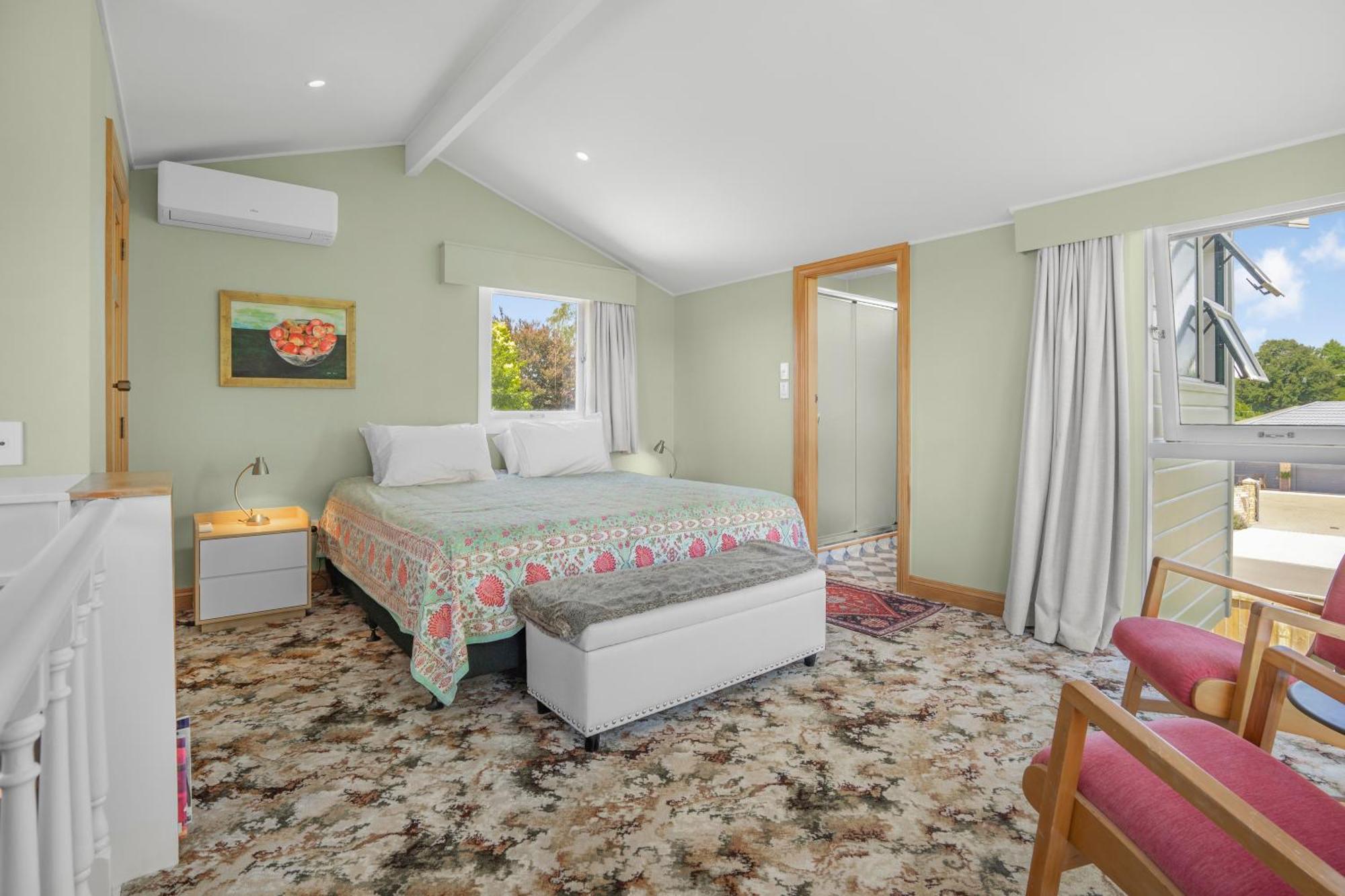 Farley Avenue Turret & Lounge Apartment Greytown Bagian luar foto